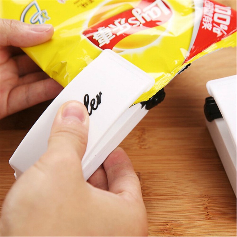 Household mini battery sealing machine portable snack plastic bag sealing machine travel hand pressure heat sealing machine OW