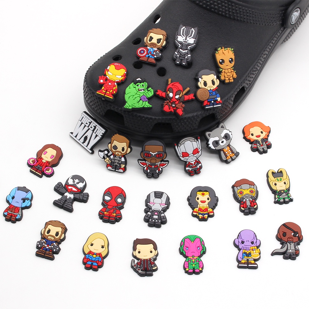 Crocs anak pria Marvel Jibbitz sendal crocs wanita charms Super hero pin Aksesoris DIY Bahan Untuk Dekorasi Sepatu Hadiah