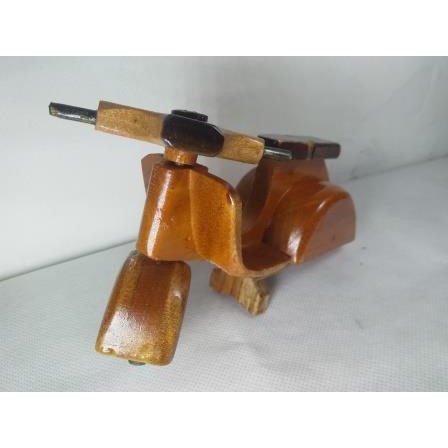 GANTUNGAN KUNCI. SOUVENIR UNIK. OLEH OLEH JOGJA MINIATUR VESPA BAHAN KAYU