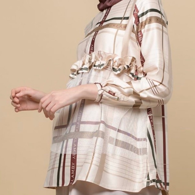 ANANTA BLOUSE WEARING KLAMBY