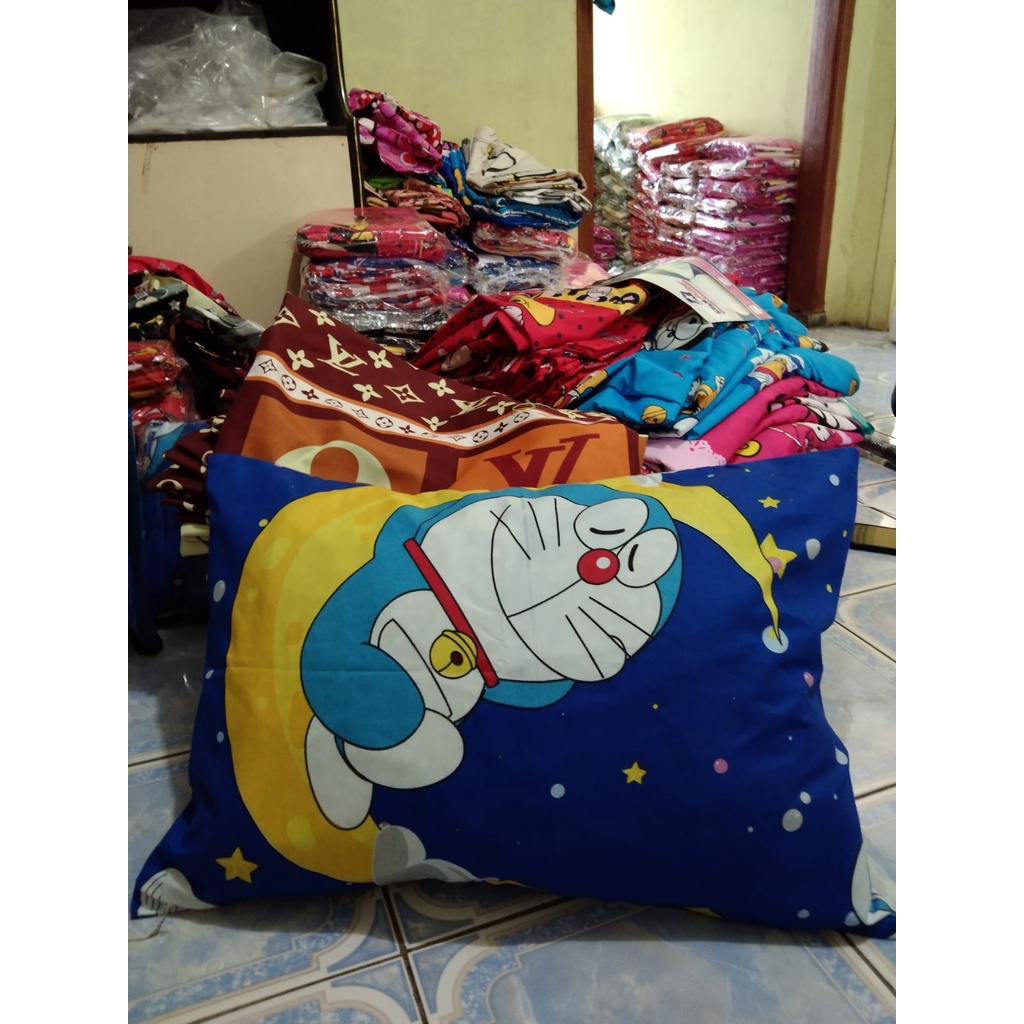 Sarung Bantal Karakter Doreamon Hello Kitty Keropi Motif Bunga Shabby Batik 43x60