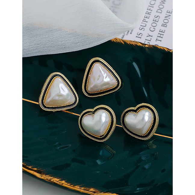 LRC Anting Tusuk Fashion Gold Color Alloy Pearl Love Earrings K93245