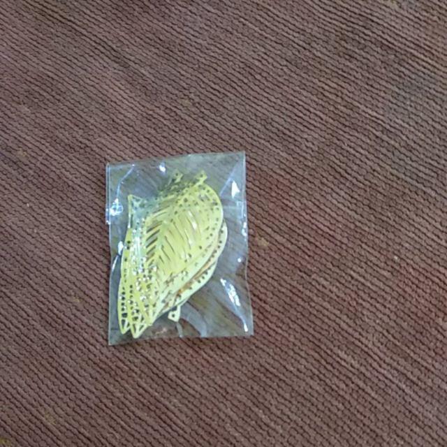 Lempengan Bentuk Daun Emas (isi 12)