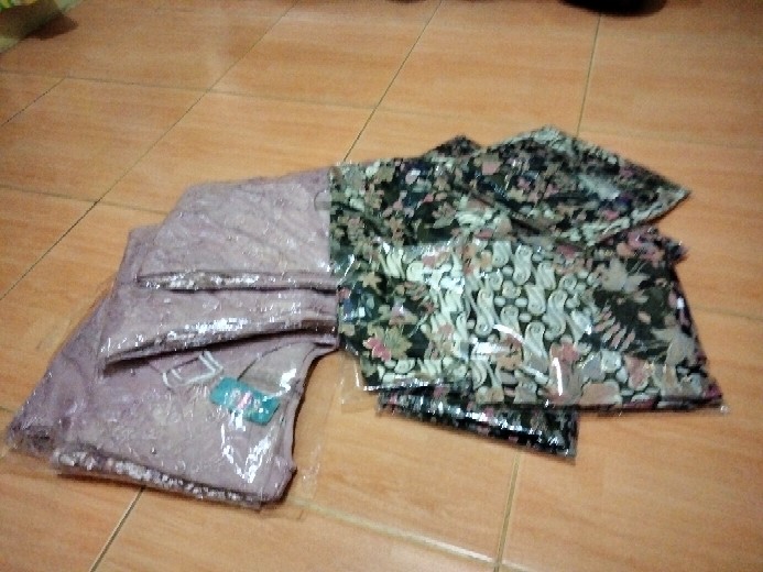 Couple Batik Rok Plisket Dan Kemeja Tangan Pendek