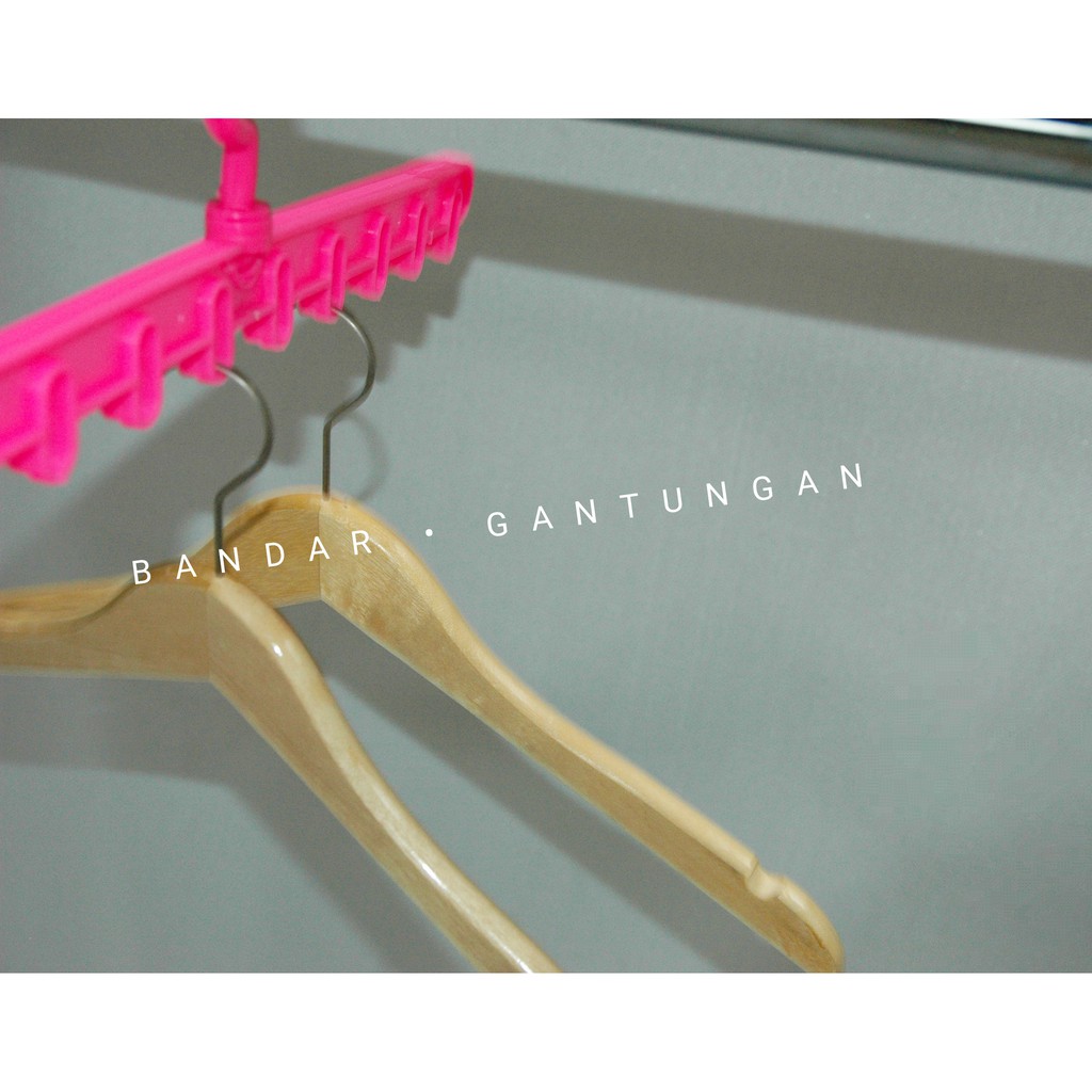 Hanger Gelombang 8 Lubang Plastik Gantungan Jilbab Serbaguna / Display Gantungan Sisir(BH)