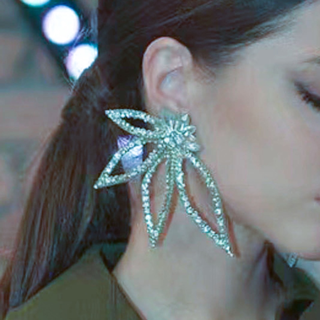 Hu Hu Hu Hu Hu Alat Bantu Pasang Kacamata♡ 1 Pasang Anting Stud Desain Bunga Aksen Berlian Imitasi Gaya Eropa Amerika Untuk Aksesoris Pernikahan