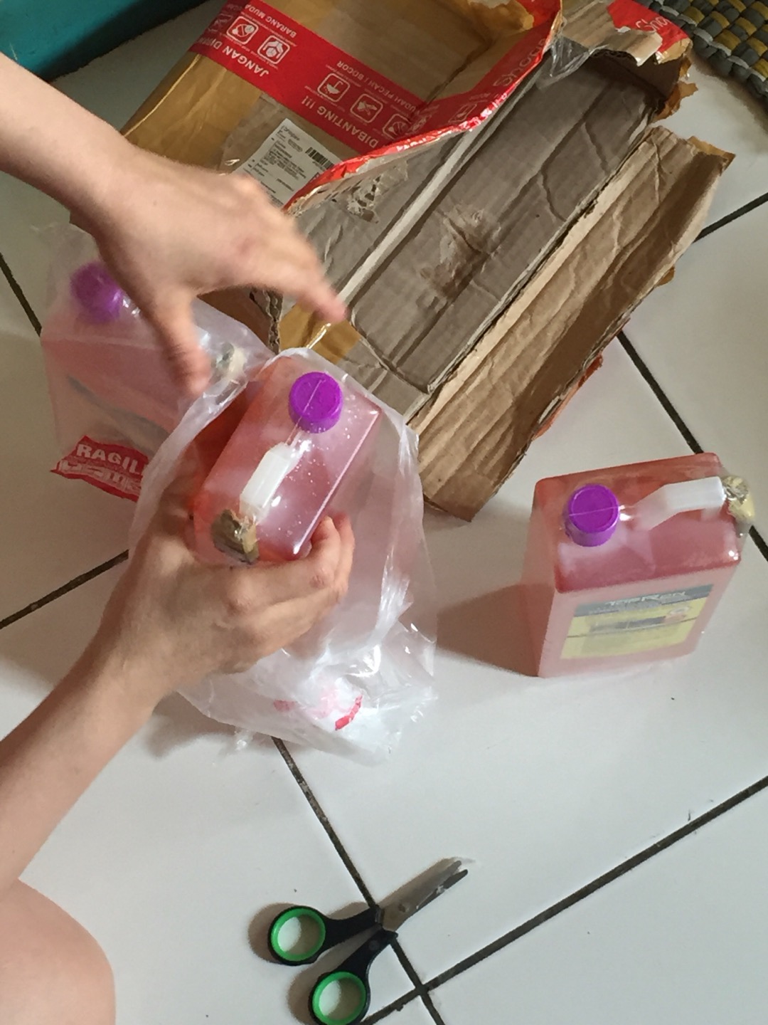 Napoclean Pembersih Kerak Keramik (merah) Isi 500 Ml