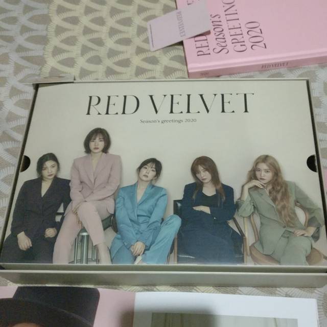 SHARING SEASON GREETING 2020  RED VELVET
