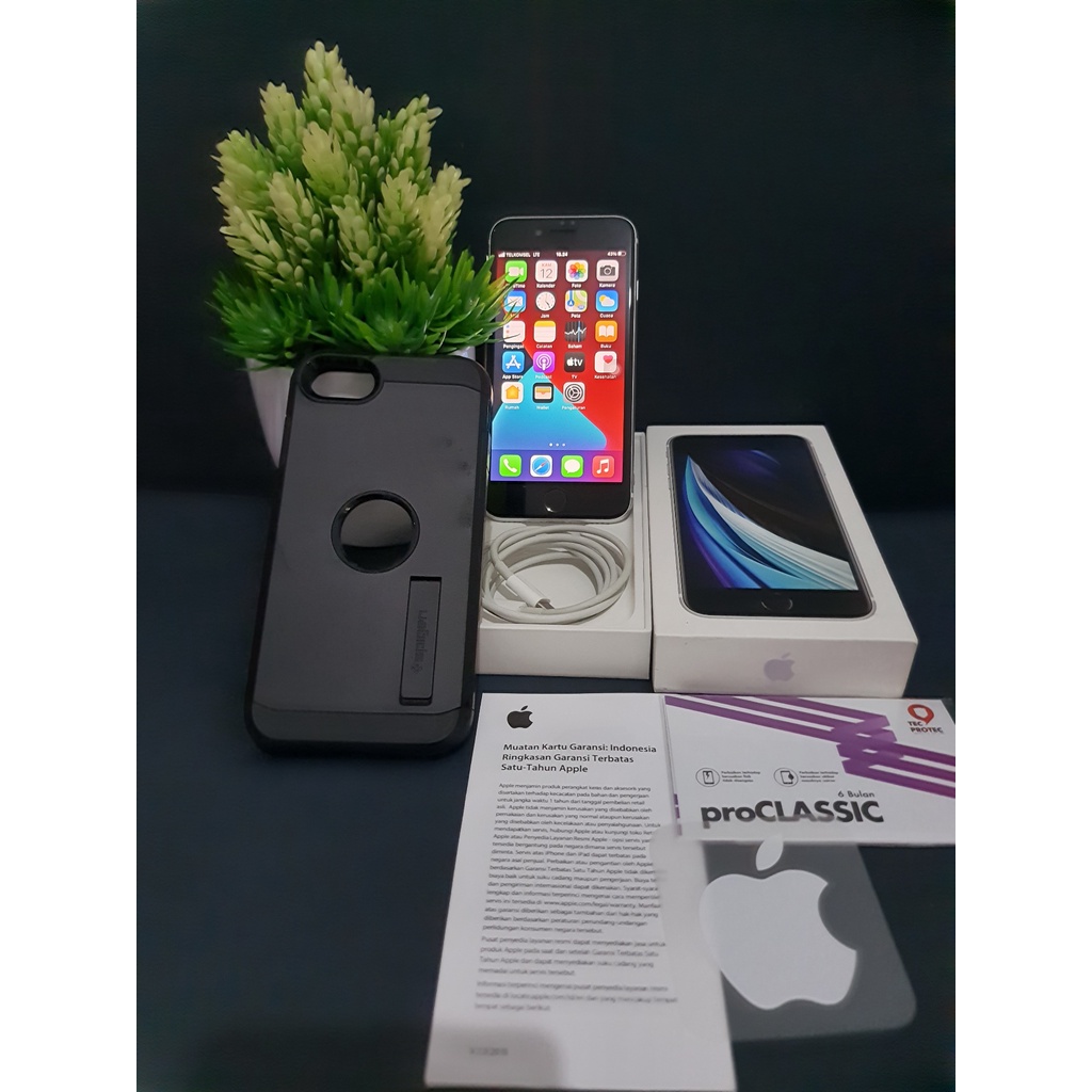 iPhone se 2020 64 gb second/bekas resmi Indonesia garansi on 01/22