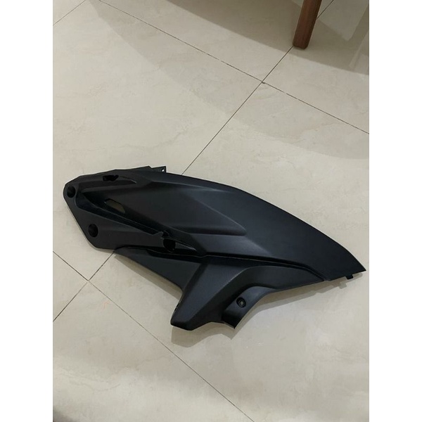 Cover Body samping kanan diatas footstep belakang Honda Vario 125 Non Led 2012 2013 2014 2015