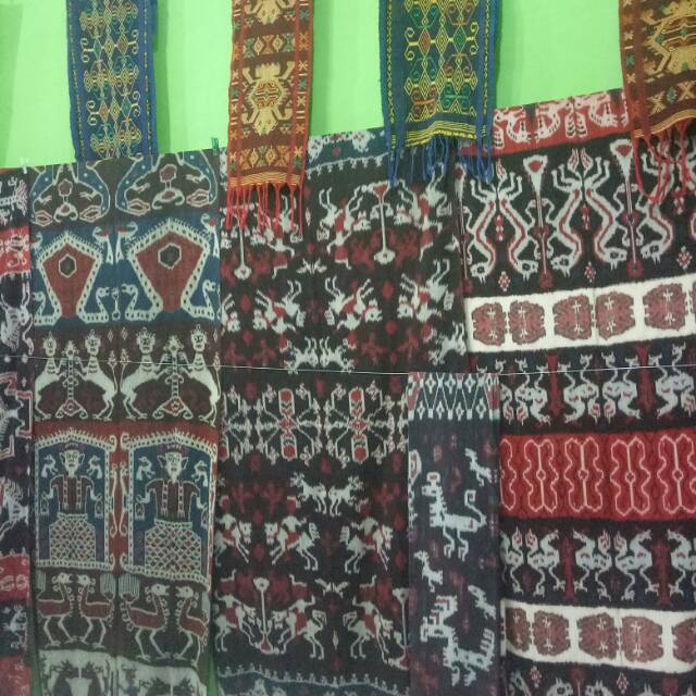Kain tenun sumba timur