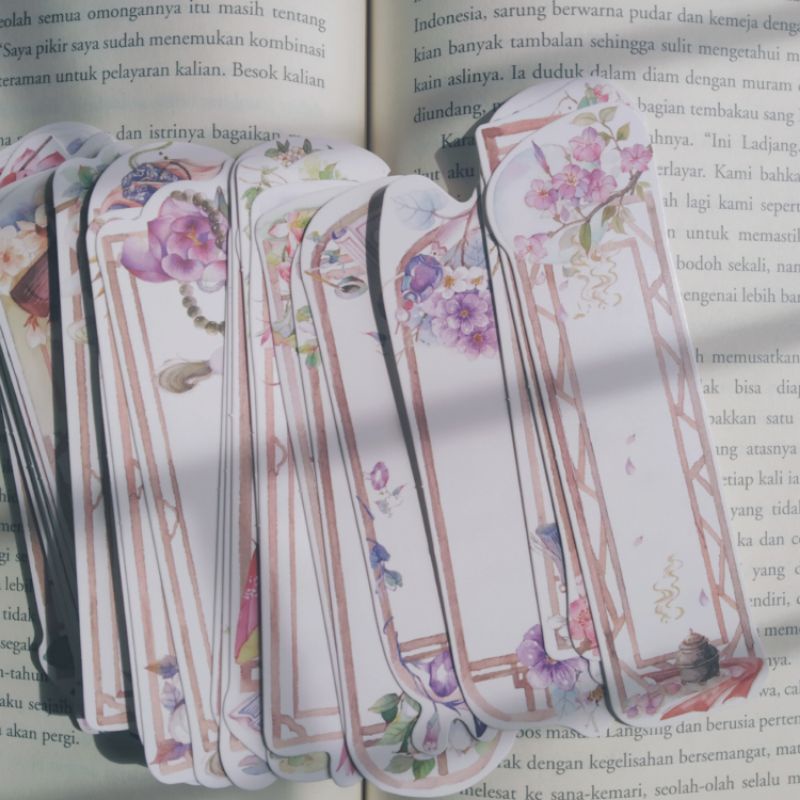Pembatas Buku Bookmark Kertas Vintage Cina Jendela Bunga Teratai Flower Window Ukuran 4×15 cm Harga 