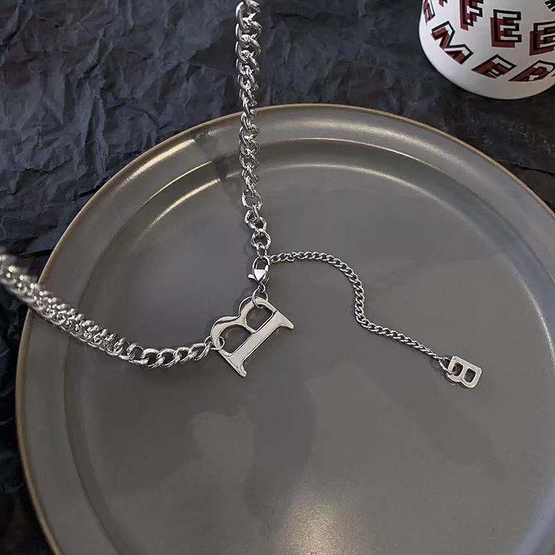 Huruf B kalung titanium steel in hip hop gaya Eropa dan Amerika kalung gaya dingin kalung pria dan w