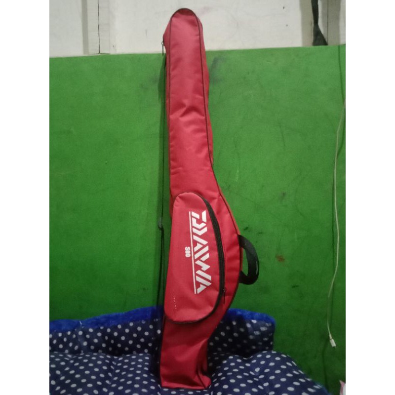 tas pancing daiwa muat 2 set joran ukuran 60cm 75cm 90cm 100cm  jaitan rapih/kuat produk ori-Merah