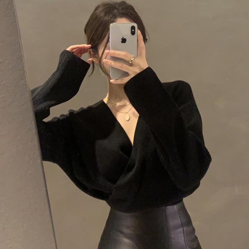 Korea feminin V-neck cross-exposed collarbone pit strip atasan sweater rajutan lengan panjang longga