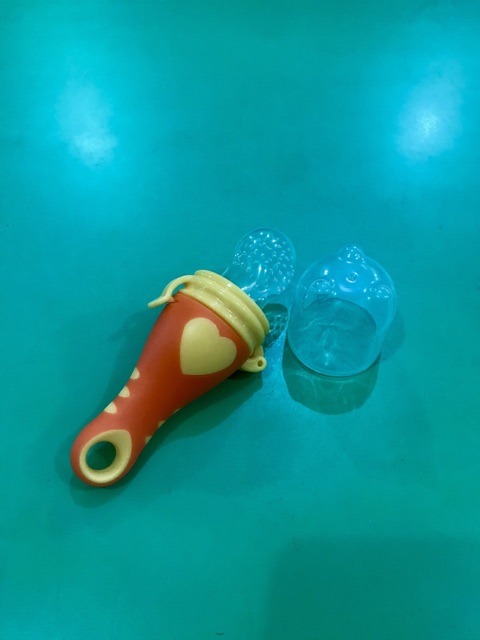 Empeng makan buah-fruit feeder
