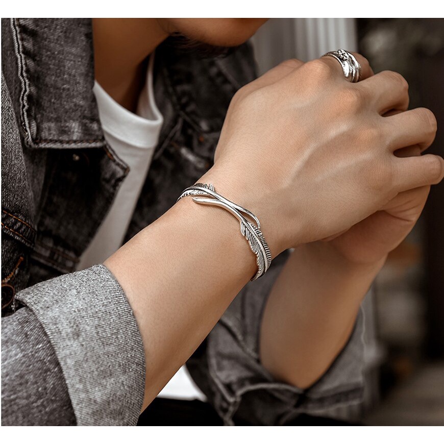 Gelang Bangle Open Adjustable Bentuk Bulu Warna Silver Tibet Klasik Untuk Pria / Wanita