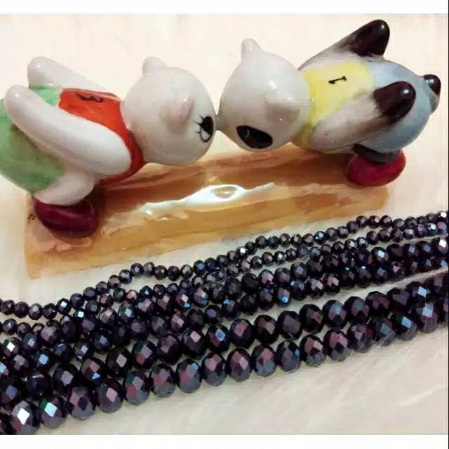 Manik Kristal Bakpao / Ceko Hitam Kilap