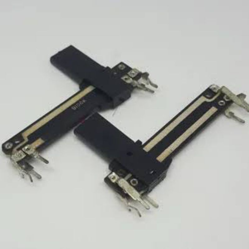 POTENSIO GESER 4,7 CM POTENTIO PCB GESER 4,7 CM 100K
