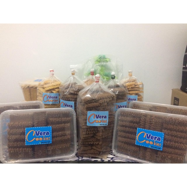 

KUE SEMPRET/SEMPROT COKLAT VAN HOUTTEN cup 500gr