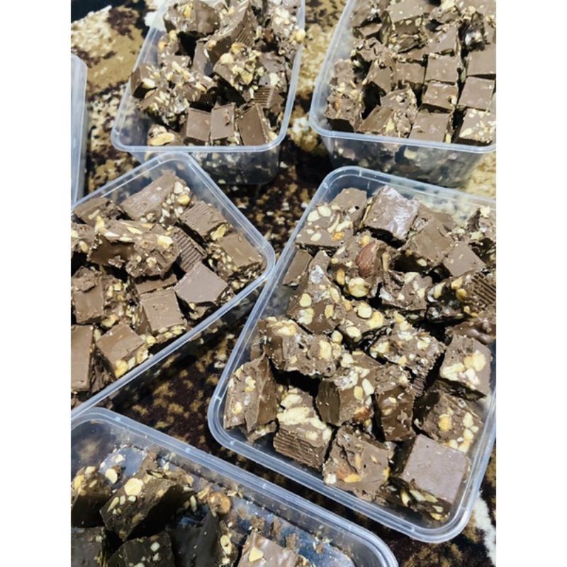 

Coklat Blok Silverqueen Mede Almond Ukuran 250 gram