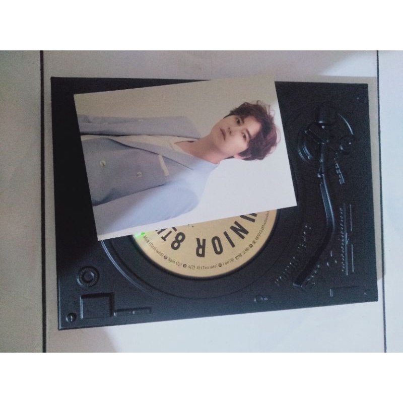SUPER JUNIOR ALBUM BLACK SUIT SPECIAL EDITON POSTCARD KYUHYUN