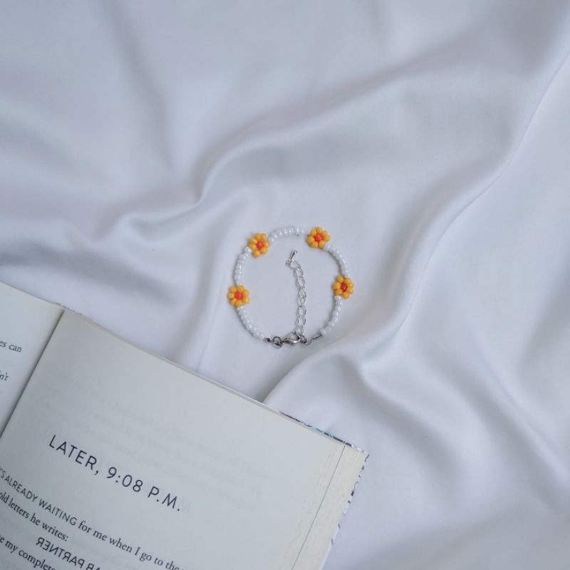 [PO] DOBBY DAISY BRACELET • GELANG DOYOUNG TREASURE  Yellow Daisies Bracelet Gelang Bunga Korea Teum