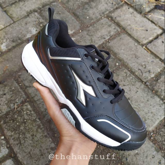 SEPATU DIADORA HACKER BLACK ORIGINAL 100%