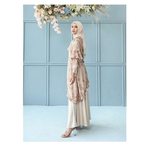 Kirana Tunic Caviar Wearing Klamby