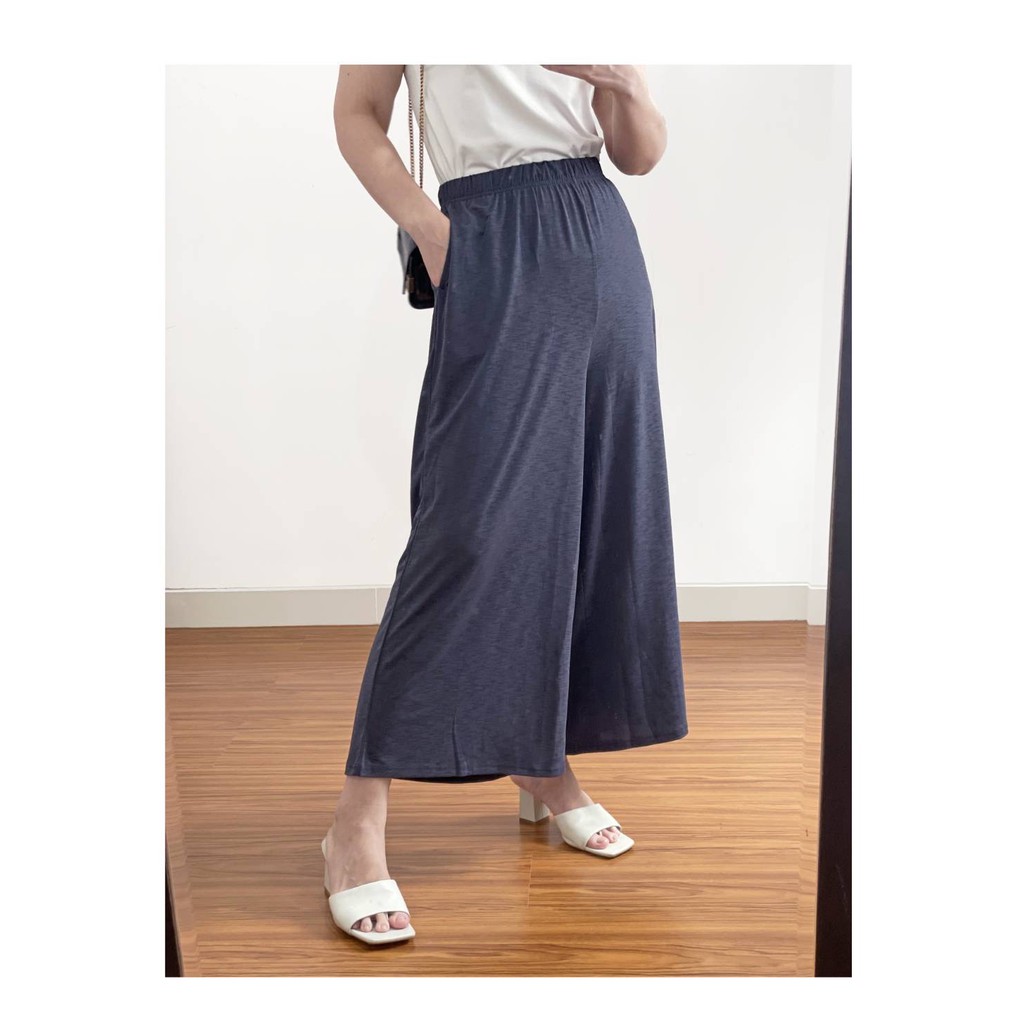 Uniqlo basic stretchy wide cullote pants