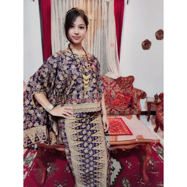 Setelan batik mewah elegan satu set blus dan rok