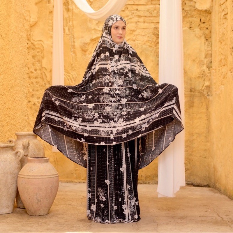 Hajijah Prayer Set by Diario x Dwihanda