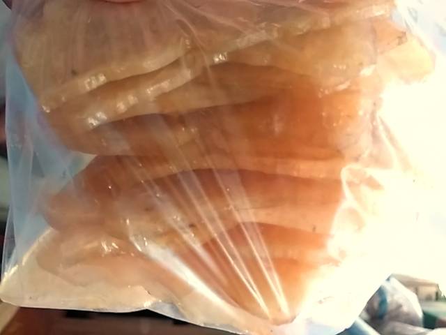 

Krupuk udang mentah bentuk G 235g