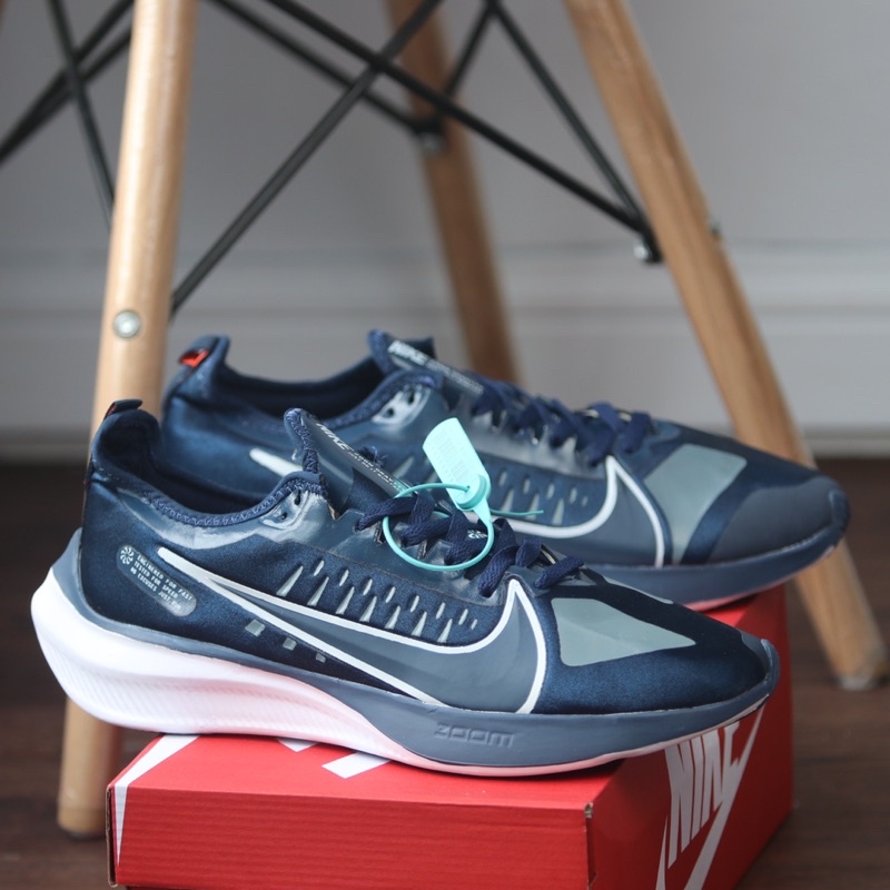nike run zoom gravity trainers