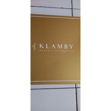 blind sale wearing klamby scarf