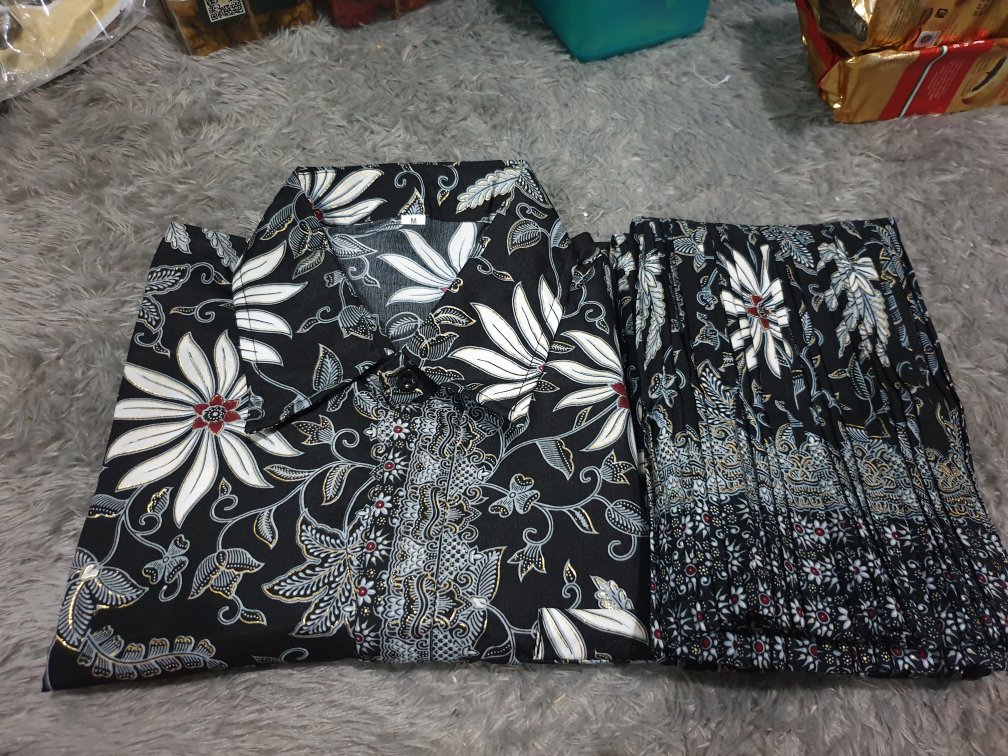 Couple Rok Plisket Shendy Maxi Jumbo Dan Kemeja Batik Pria