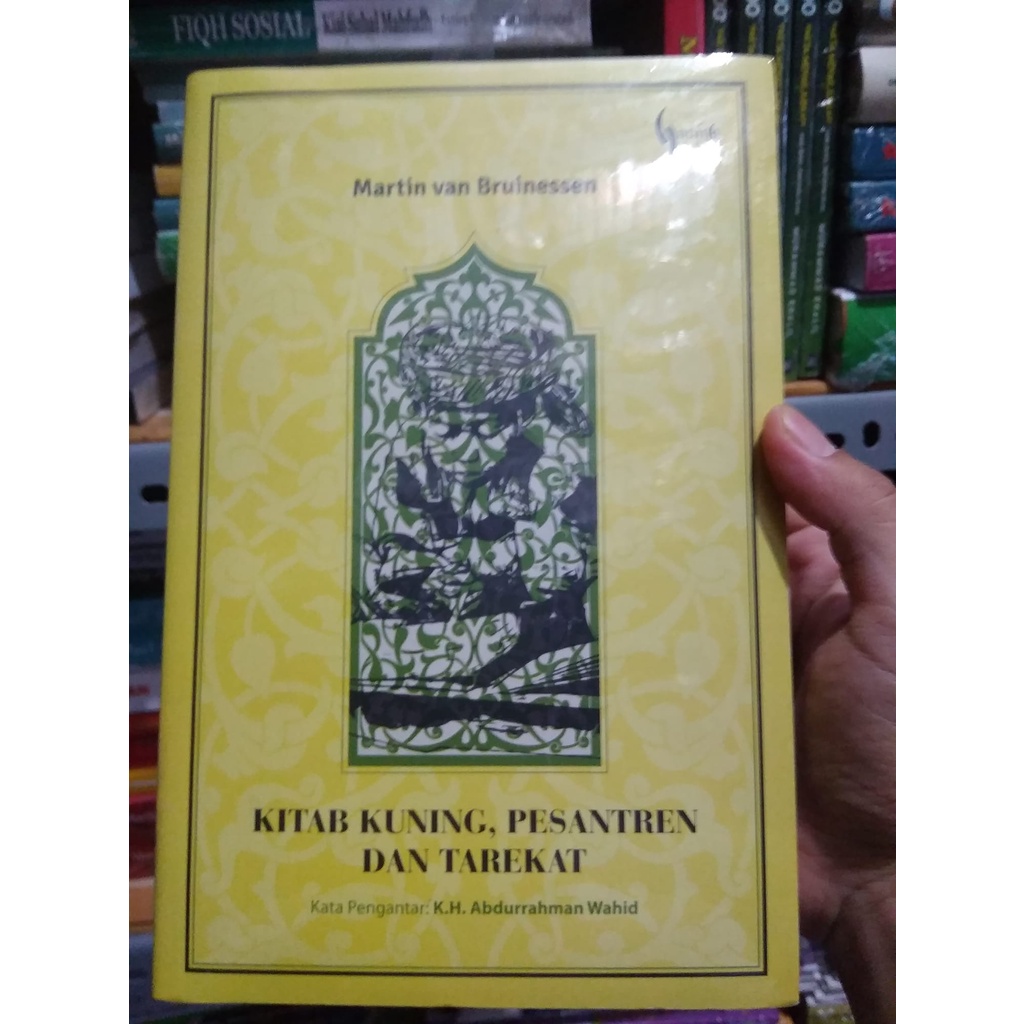 KITAB KUNING PESANTREN DAN TAREKAT