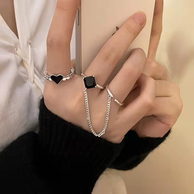 3pcs / Set Cincin Desain Hati Aksen Kristal Warna Hitam Untuk Wanita