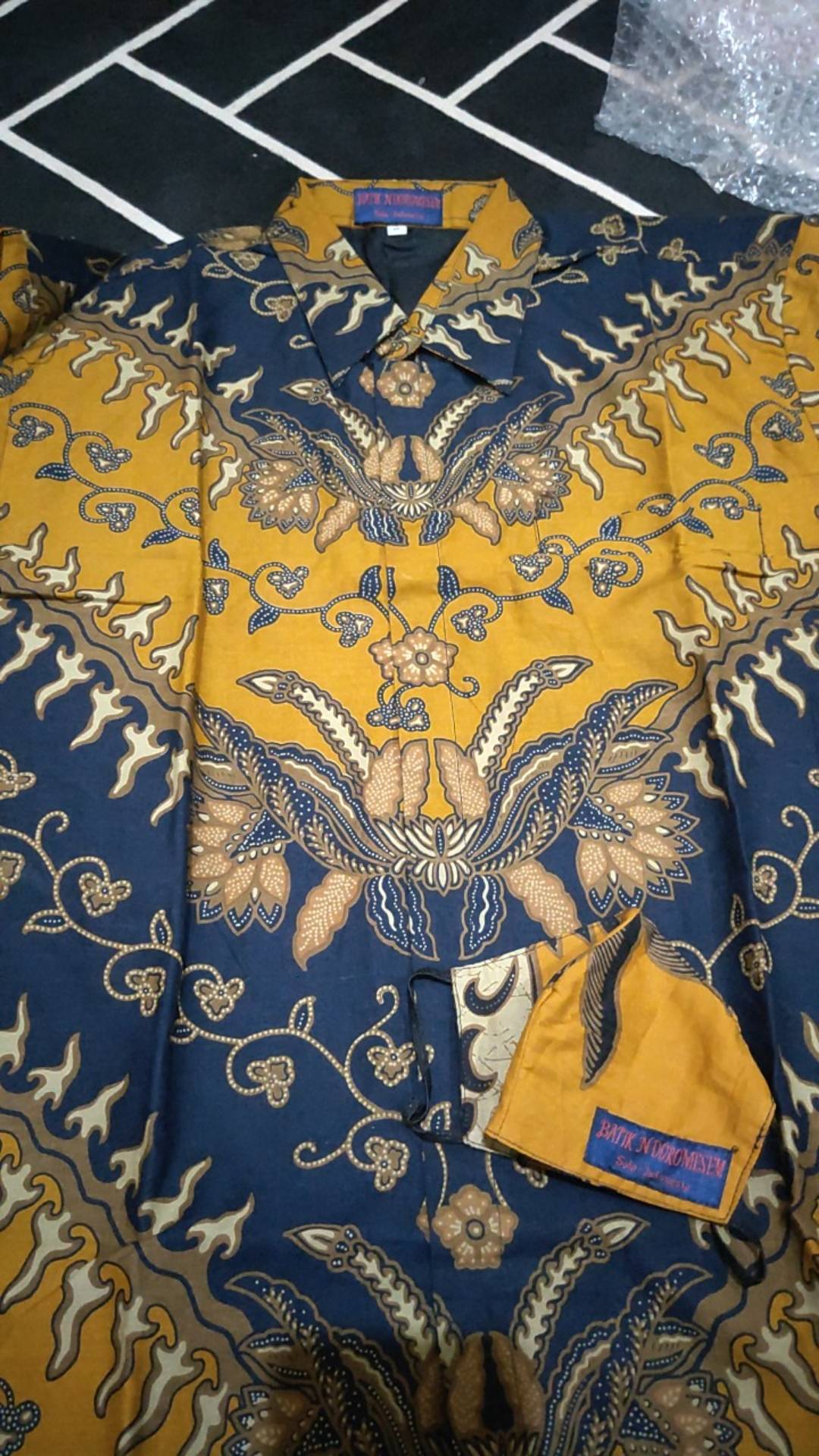Batik Ndoromesem Lengan Panjang Ajotosatru Kuning Navy Katun Halus