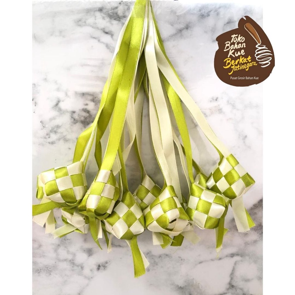 

KETUPAT PITA SATIN SEDANG HIASAN HAMPERS PARCEL LEBARAN / IDUL / LSN