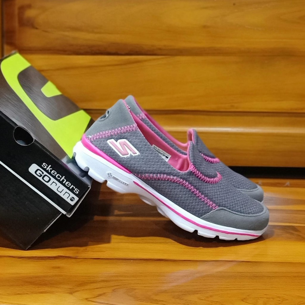 Sepatu wanita Sneakers import fashion slip on kerja santai murah terbaru gowalk running olahraga COD