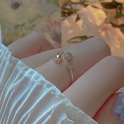 Cincin Motif Bunga Bahan Alloy Warna Emas Untuk Wanita