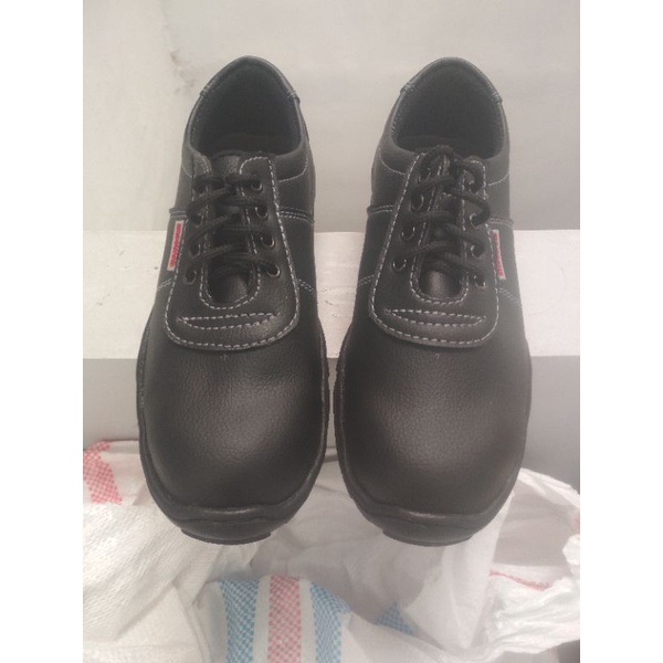 sepatu safety_safety shoes