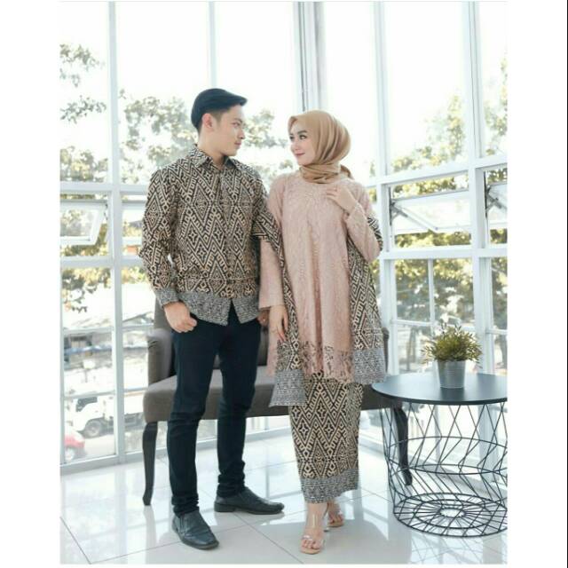 Batik Couple Laskita Kebaya Modern - Set Kebaya Couple Tunik Brokat Tulle Mutiara Premium - Set Kebaya Lamaran Tunangan - Set Baju Seserahan - Kebaya Bridesmaid Laffeya Tunik