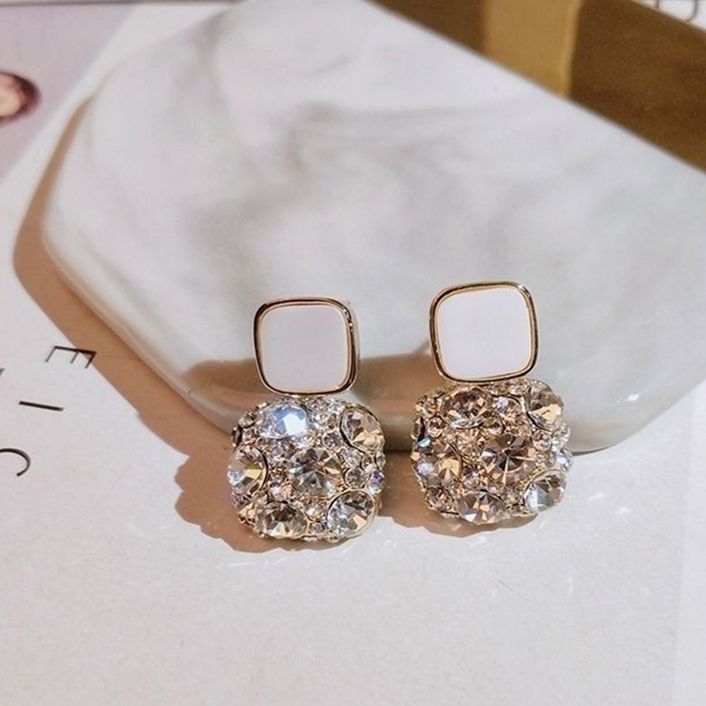 1 Pasang Anting Liontin Berlian Korea Desain Premium untuk Wanita