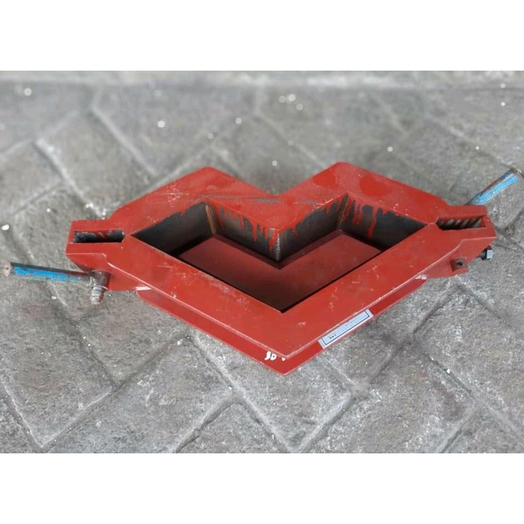 Cetakan paving press model V 3 Dimensi / Alat cetak press paving V 3D merk Rajawali