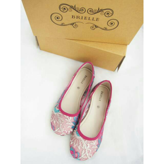 Sepatu flat / Flat shoes / Sepatu brukat / Sepatu teplek