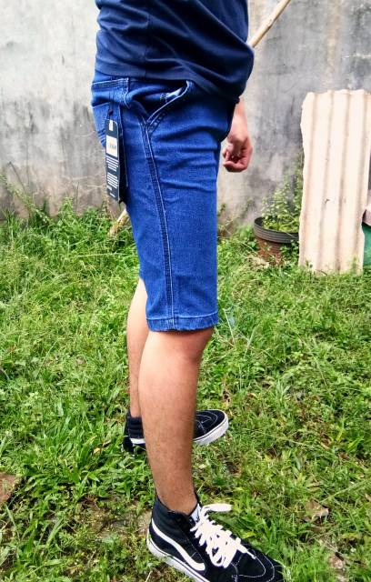 CELANA JEANS PENDEK PRIA