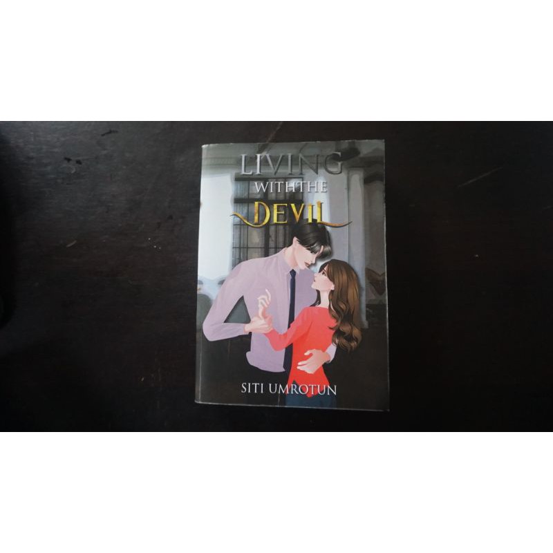 Novel Preloved Living with The Devil
