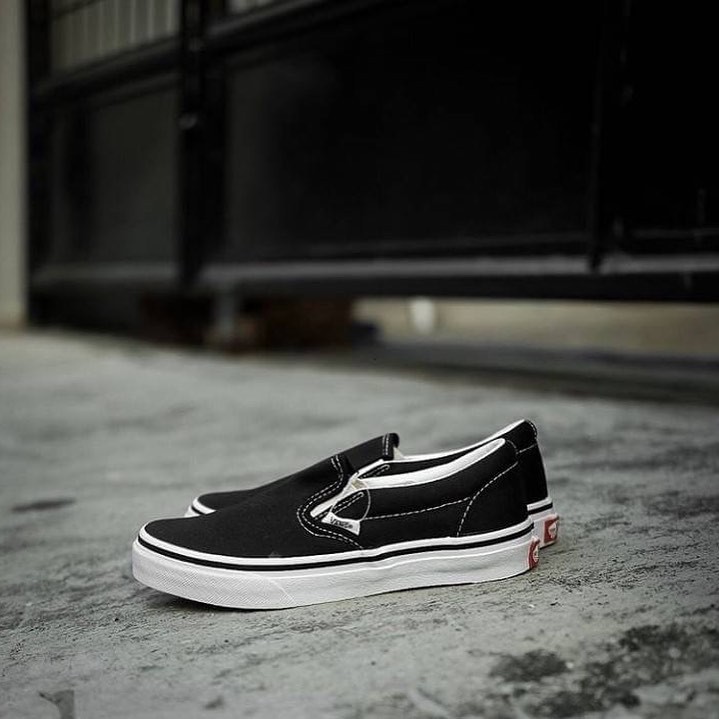 VANS SLIP ON BLACK WHITE JAPAN MARKET